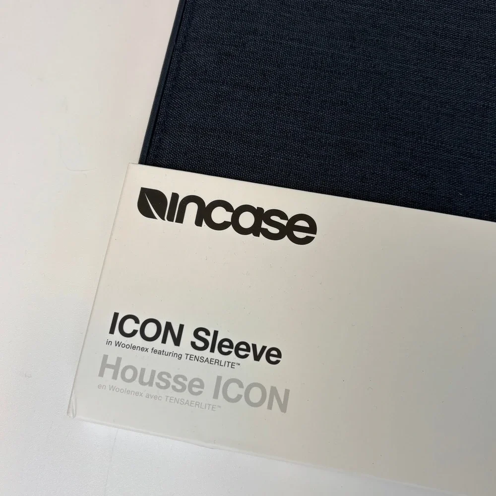NEW Incase ICON Sleeve Navy Blue MacBook Air Pro 13
